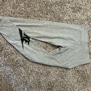 Nike Women’s Tight Fit Regular Length Leggings